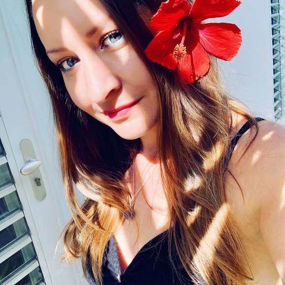 Meet your Posher, Jessica Joy - Picture 3 of 5